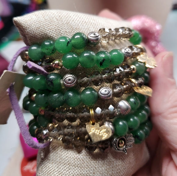 NWT 7 Green Aventurine stretchy bracelets with 4 leaf clovers and other charms. - Picture 9 of 13